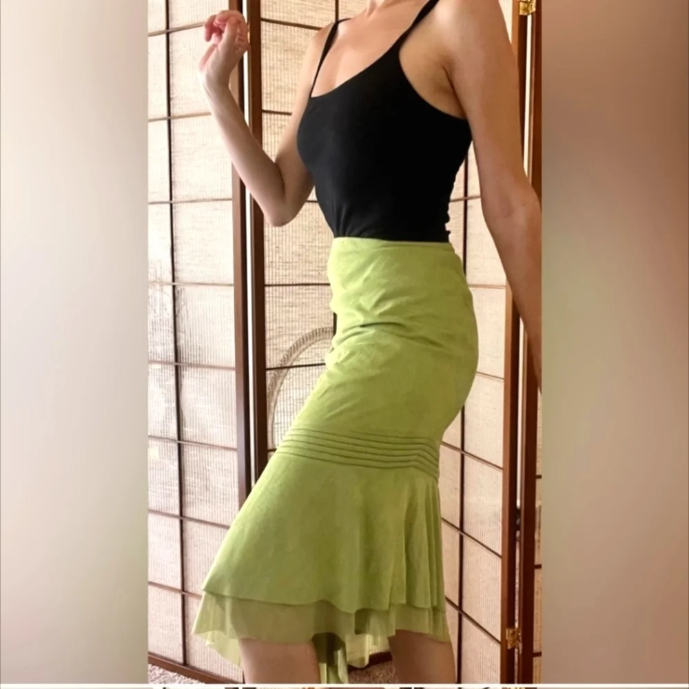 EUC Vintage faux SUEDE over mesh asymmetrical lime / avocado green mini skirt - Picture 4 of 10